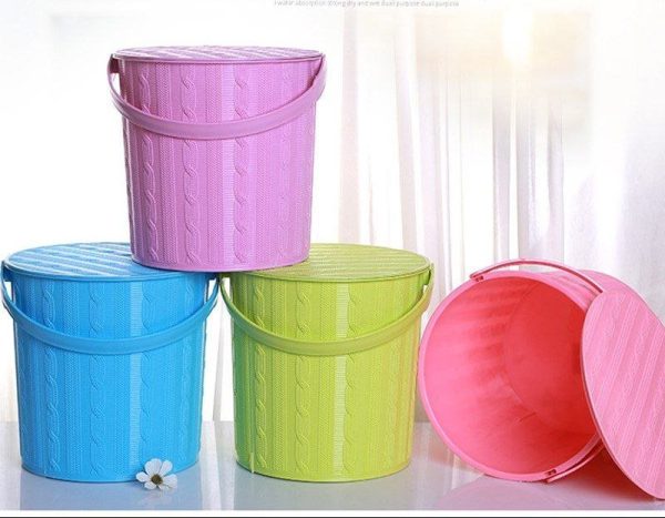 STURDY BUCKET WITH COVER