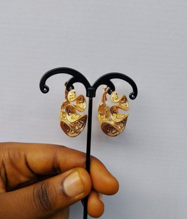 QUALITY NON TARNISH SUNBELLE EARRING OLB006