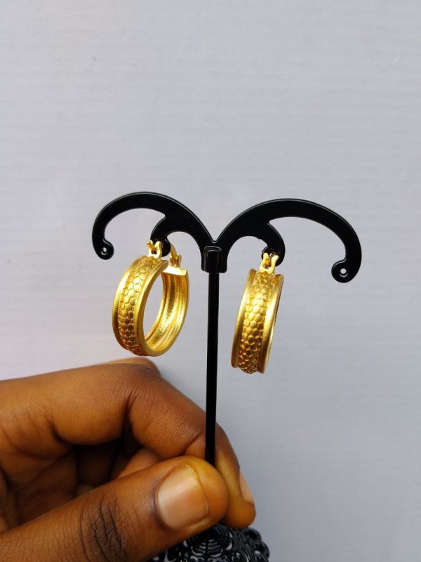 QUALITY NON TARNISH SUNBELLE EARRING OLB008